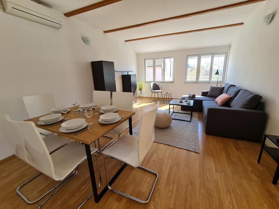 Ferienwohnung Prostorny Domov V Nejkrasnejsi Casti Chorvatska Vodice Exterior foto